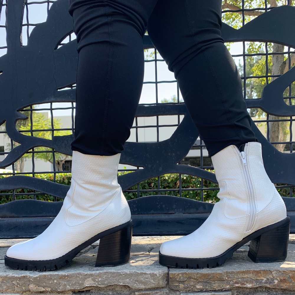 New lug white booties 10 left - Picture 3 of 10